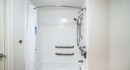 Hampton Inn & Suites Mooresville Room Type - 1KNG MOB HEAR ACC W TUB NS