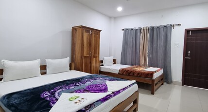 Hotel Shivaji Inn Room Type - Standard Triple Non AC Room With Balcony