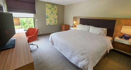 Hampton Inn by Hilton Hazleton Room Type - 1 KING ACC W TUB NON SMOK