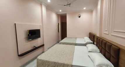 Hotel Kanak Shree Room Type - Deluxe Family Room With Double Bed