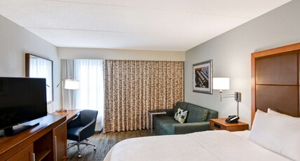 Hampton Inn Albany-Wolf Road Room Type - 1K W FRIDG-MICROWV-SFBD NS