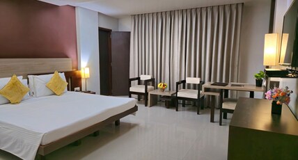 HOTEL DAAYSCO OLEY ALLO Room Type - Royal Club with Work Desk and Bathtub