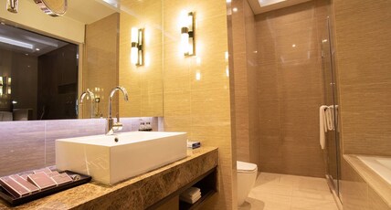 Graceland Bangkok Hotel Room Type - Honeymoon Suite