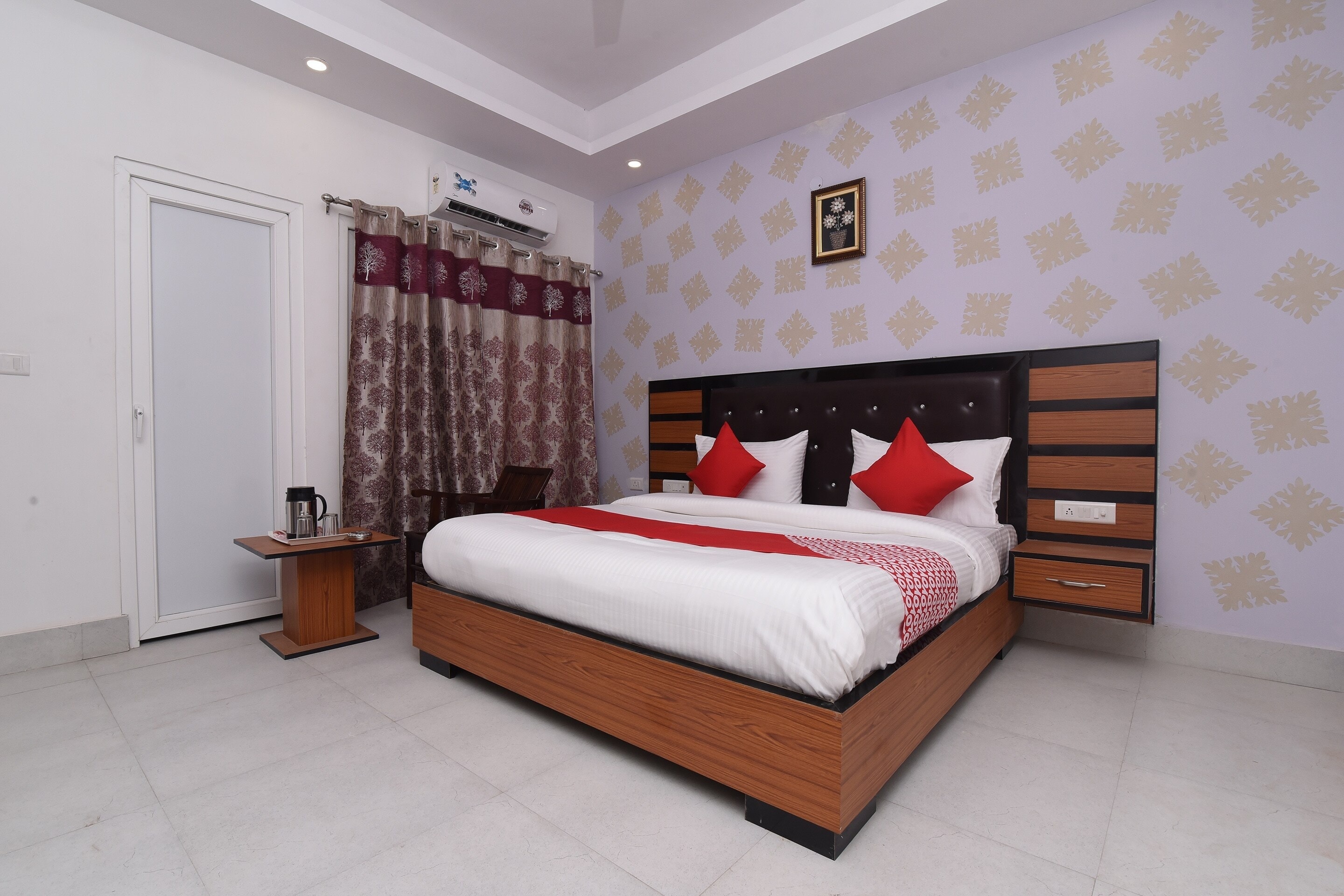 Hotel O Noida Suites - Tap to explore photos