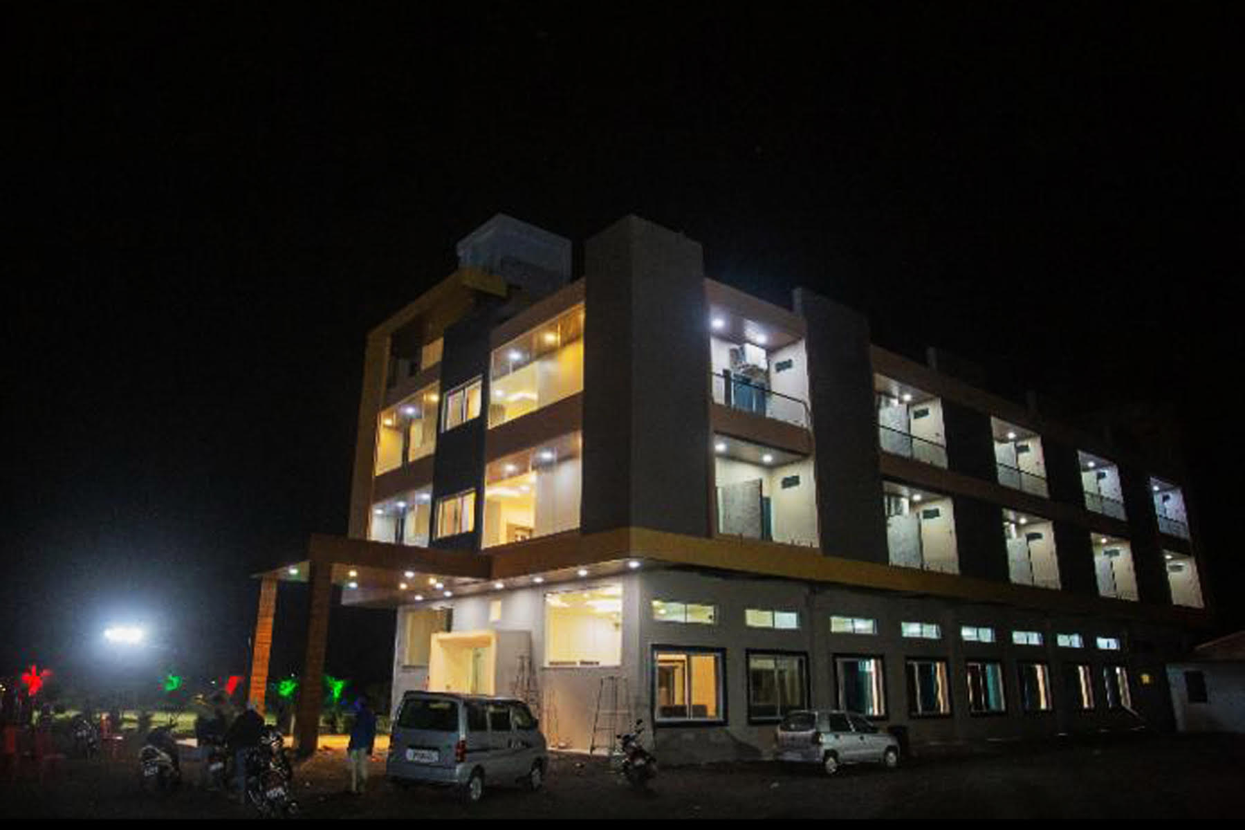 Bandhan Hotel & Resort - Tap to explore photos