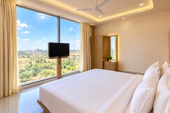 Photos of THE HIDEAWAY