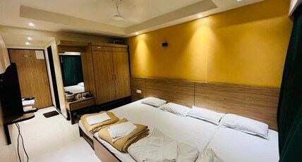 HOTEL MADNI ROYALE (50 Mtrs from Dargaah) Room Type - Deluxe AC Room 4 Bed