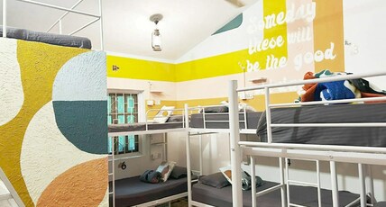 Pappi Chulo Hostel - Vagator Room Type - Cartoon Laga Laga: Bed in 7 Bed AC Mixed
