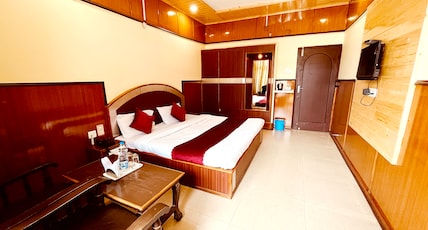 Hotel Amit - 5mins drive to Airport Room Type - Deluxe Room (Non A.C)