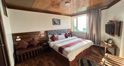 Hotel RaphKhang Room Type - Deluxe Double Bed Room