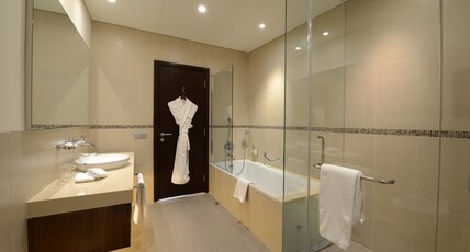 Staybridge Suites BEIRUT Room Type - 1 King Studio Ste Blcny Sea Smoking
