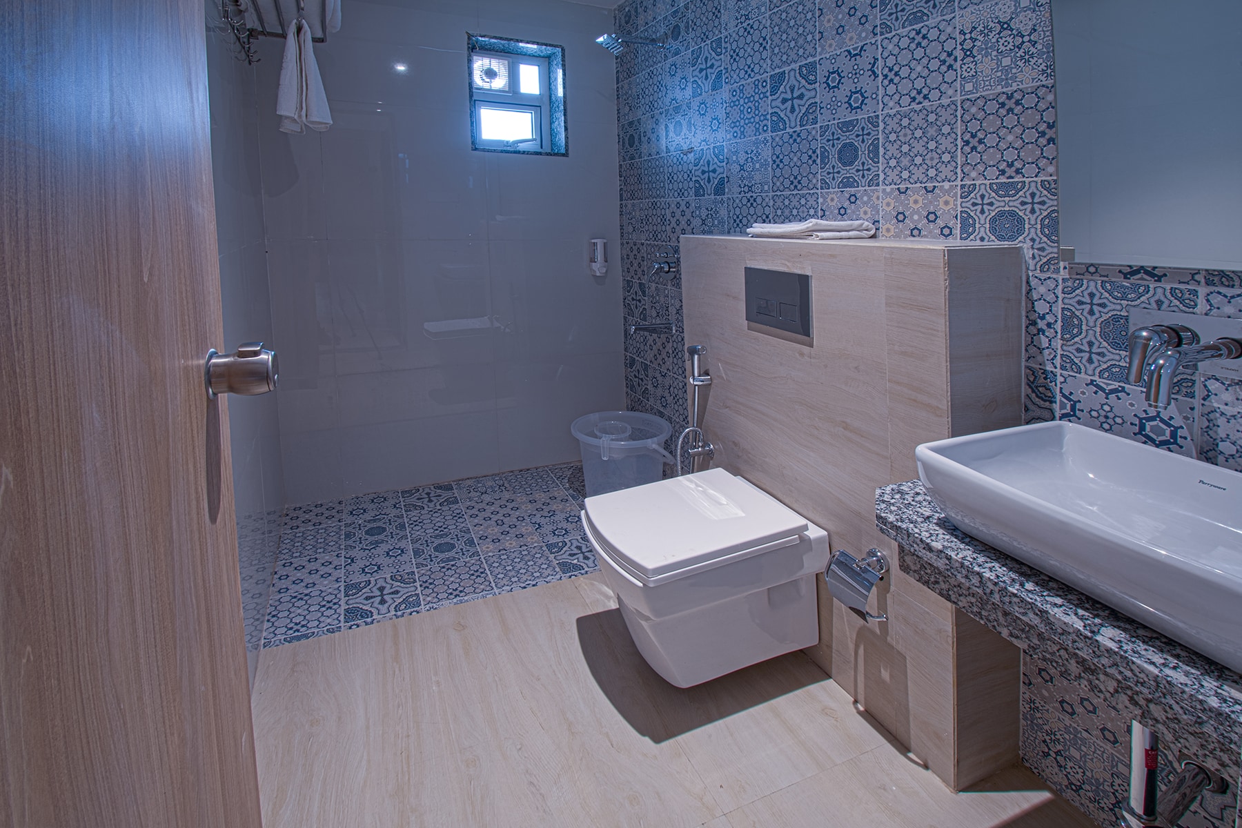 Hotel Park Tree - Tap to explore photos