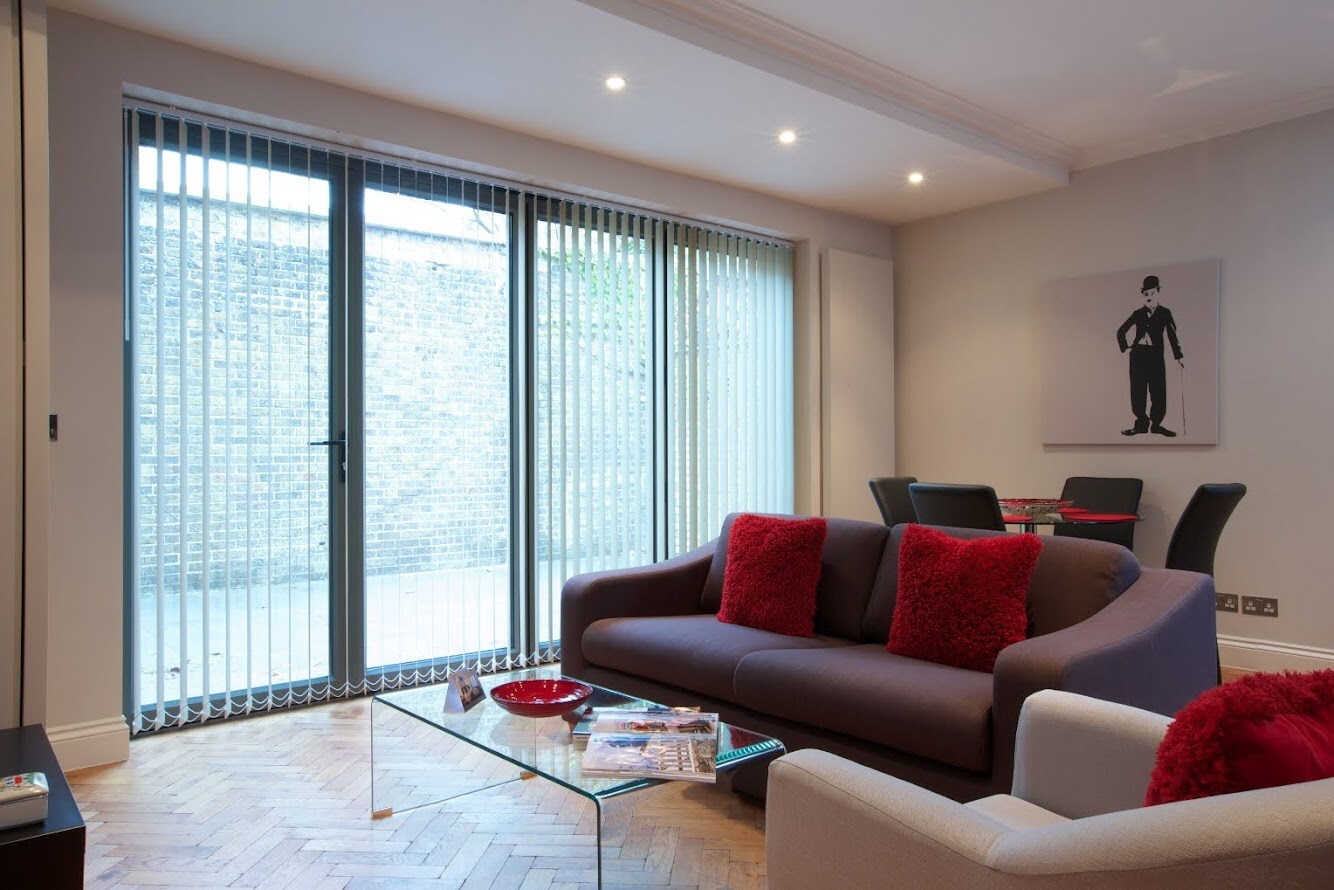 Hammersmith Viridian Apartment - Tap to explore photos
