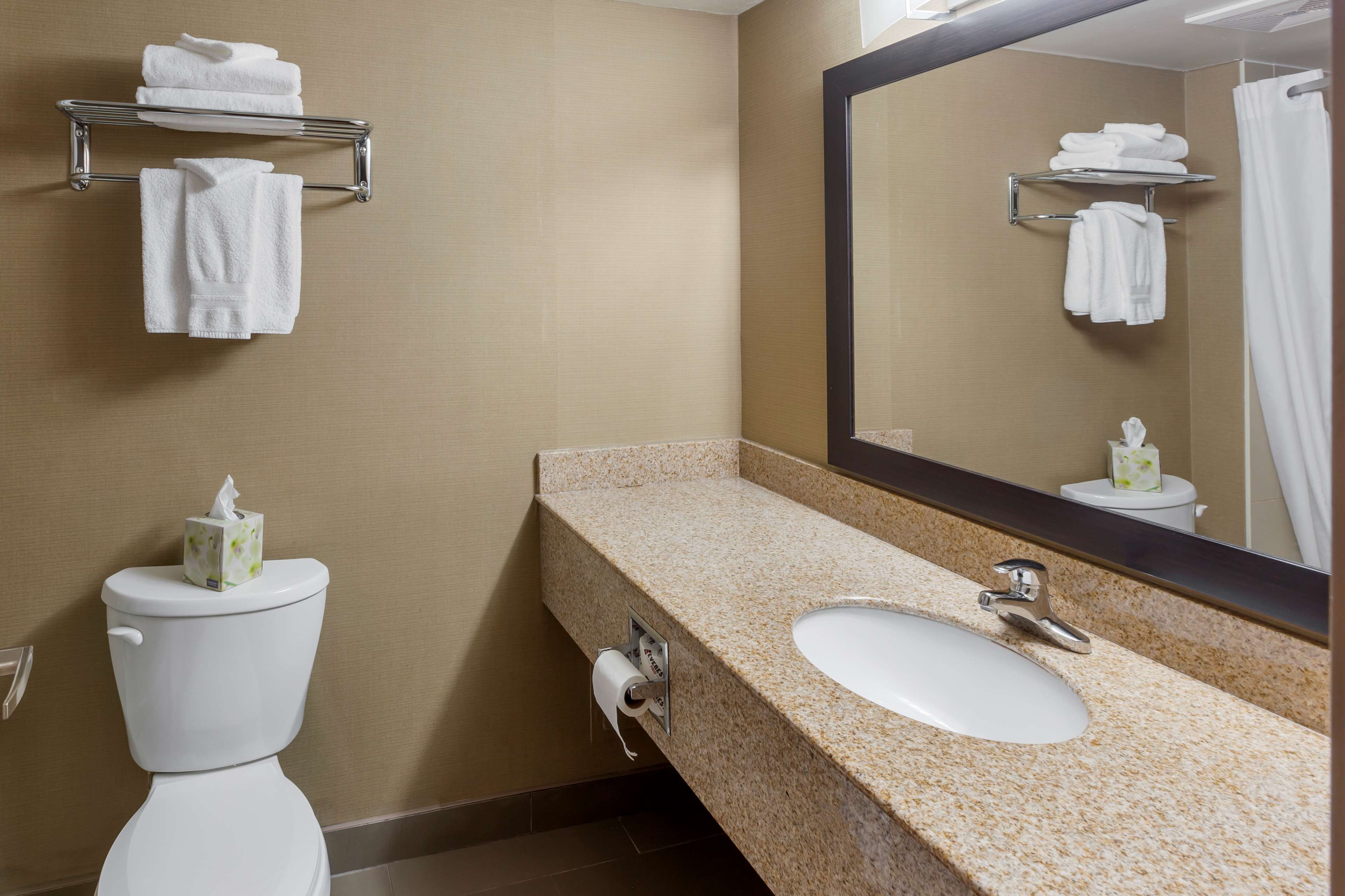 Best Western Plus Leamington Hotel & Conference Centre - Tap to explore photos