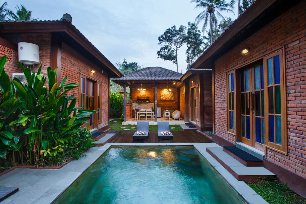 Ubud Raya Resort - Tap to explore photos