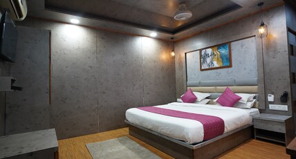 HOTEL DADA INN Room Type - Deluxe Room(Only family and couples are allowed)