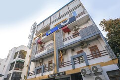 FabHotel Pranjul Inn