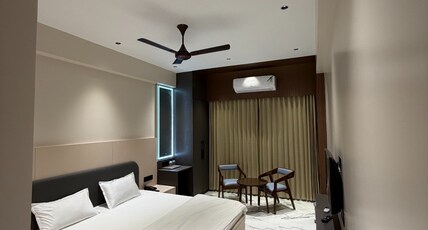 Bharat Inn Hotel And Restaurant Room Type - Suite Room