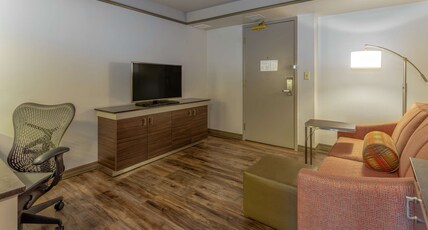 Hilton Garden Inn Owings Mills Room Type - 1 KING BED 1BDRM SUITE