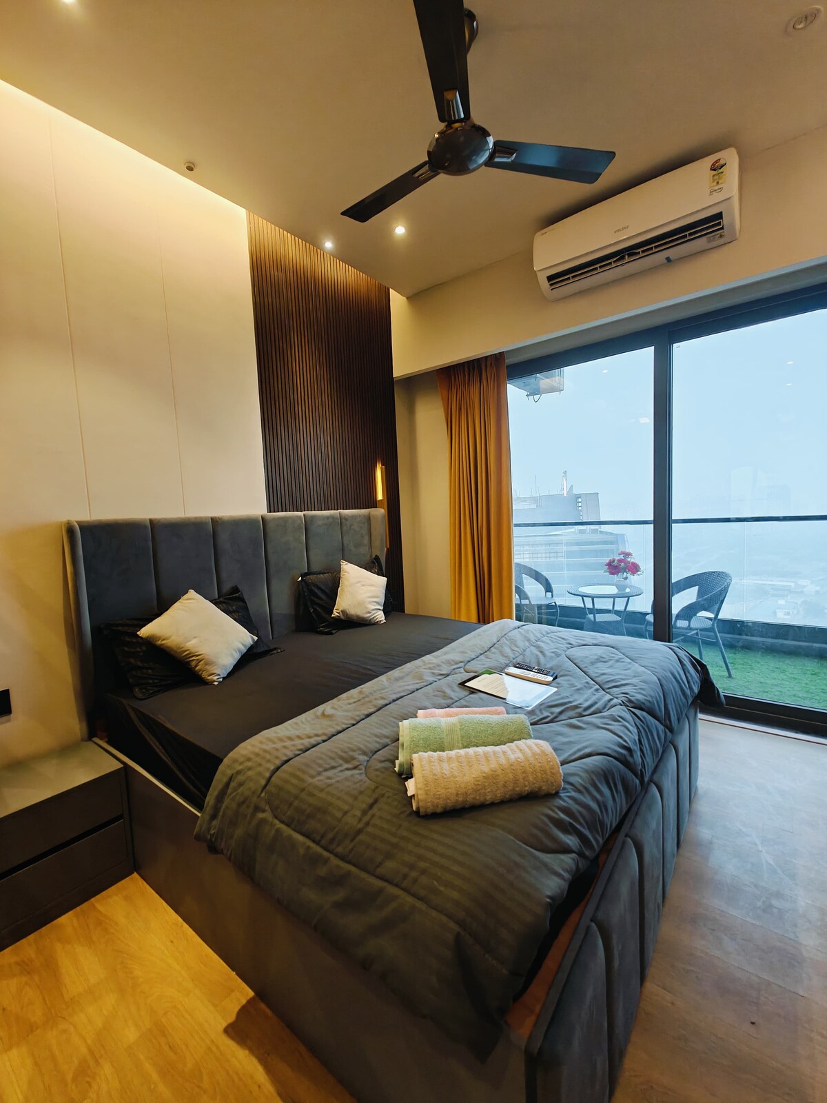 Lavish suite with balcony and city view - Tap to explore photos