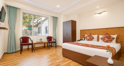 GOLDEN OREN & SPA-100Mts From MALL ROAD Room Type - DELUXE VIEW ROOM