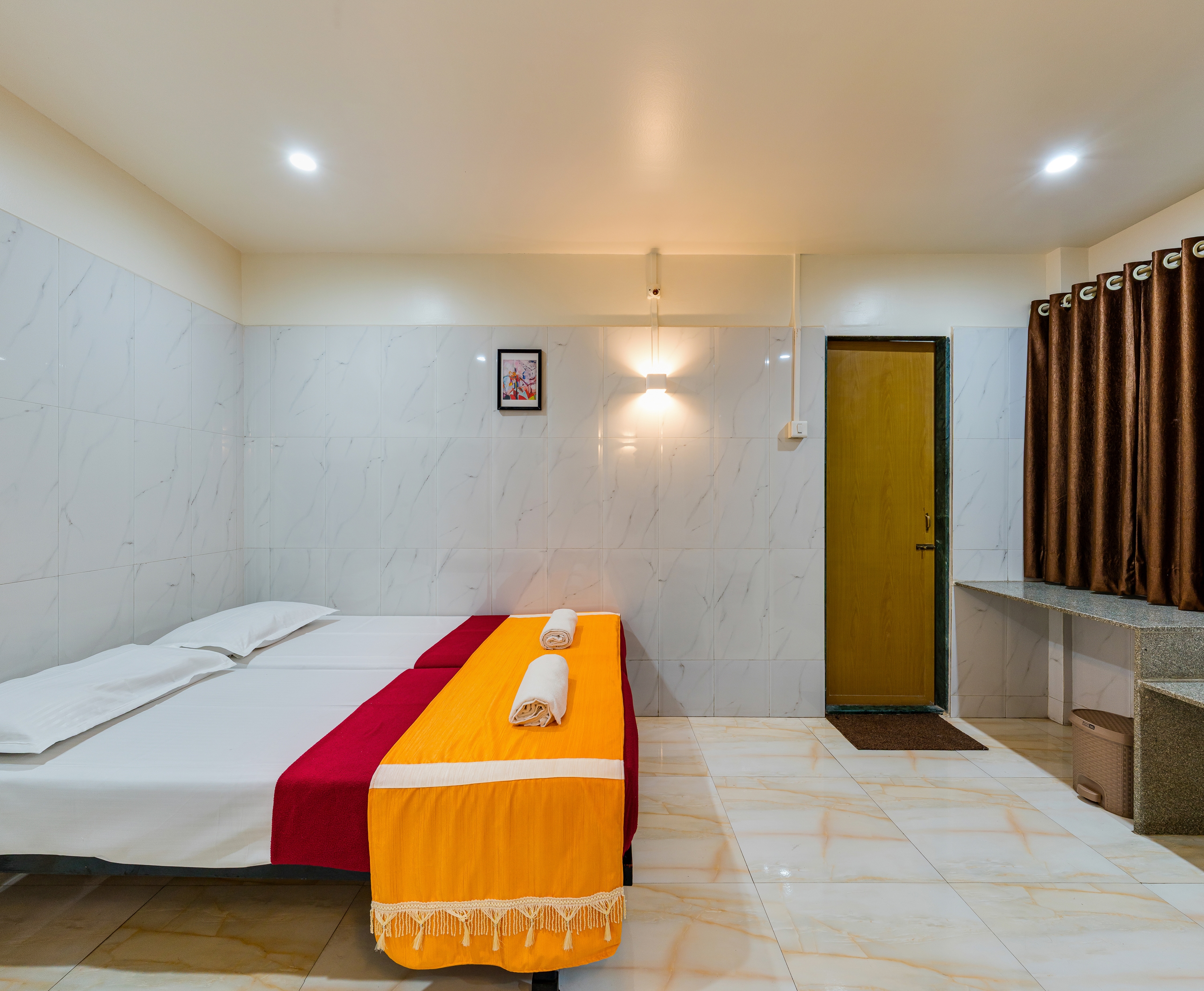 HOTEL PRAKASH REGENCY - Tap to explore photos