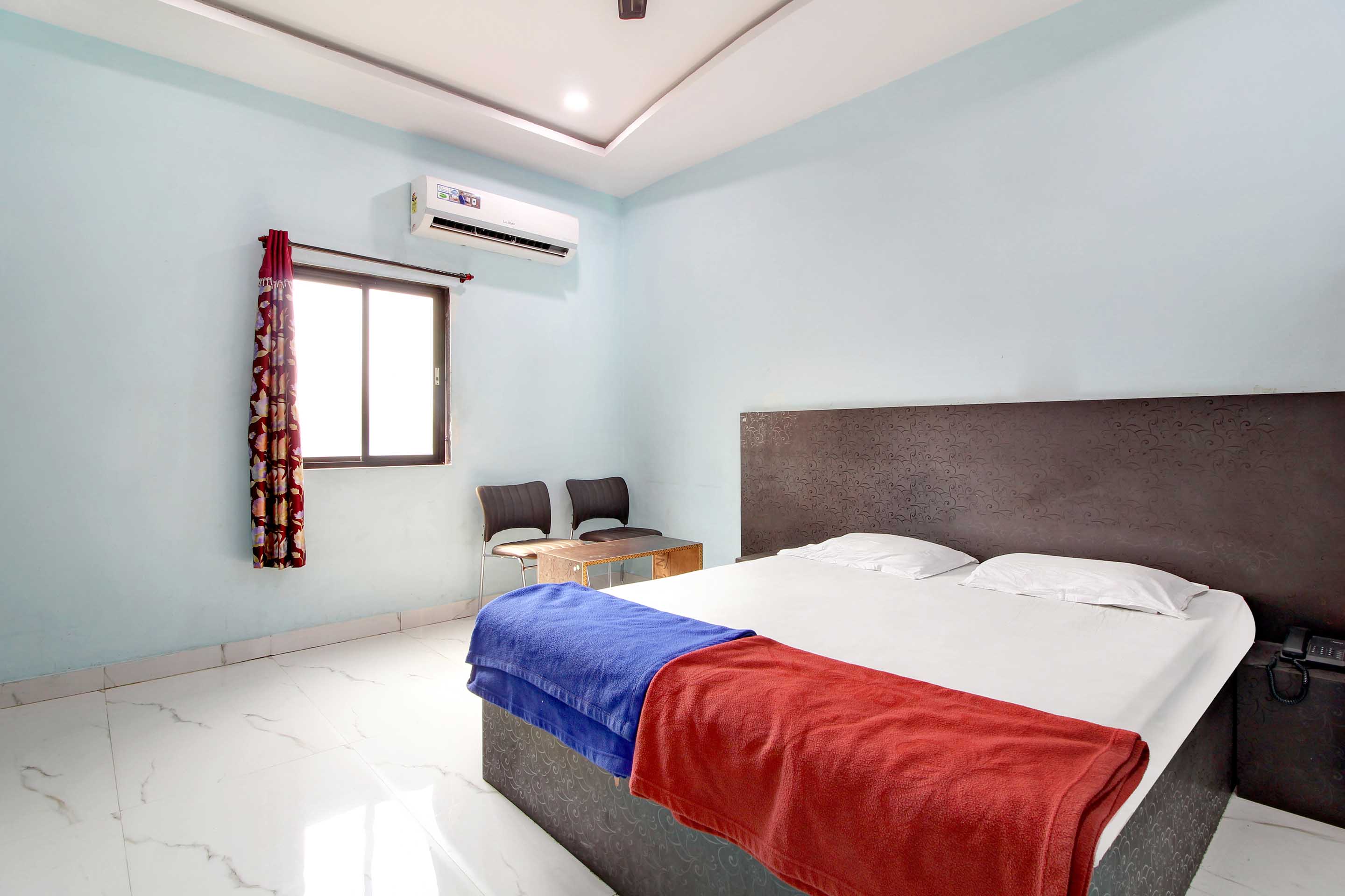 Sri Vaishnavi Lodge - Tap to explore photos