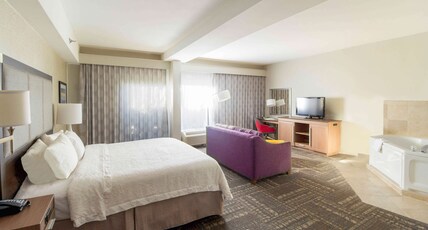 Hampton Inn by Hilton Sevierville Room Type - 1 KING STE WHIRLPL NONSMOK