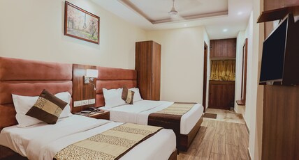 FabHotel The Kailash Dev - Nr. Adarsh Nagar Metro Room Type - Suite Room