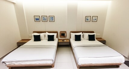 Hotel Kant by GoHotels - Near Shree Dwarkadhish Temple Room Type - Royal Family Room ( Four Bed )
