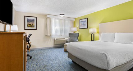 Best Western Hi-desert Inn Room Type - 1 Queen Bed, Non-Smoking, Microwave And Refrigerator, Full Breakfast Best Western Hi-desert Inn Room Type - 1 Queen Bed, Non-Smoking, Microwave And Refrigerator, Full Breakfast