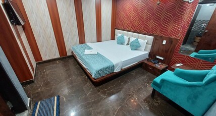 Hotel Queens Hub Room Type - Deluxe AC Room