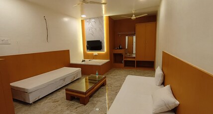 Hotel Vighnaharta Inn Room Type - Luxury Suite Room