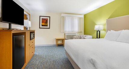 Best Western Hi-desert Inn Room Type - Suite-1 Queen Bed, Non-Smoking, Separate Bedroom, Sofabed, Microwave And Refrigerator, 2 Bathrooms, Best Western Hi-desert Inn Room Type - Suite-1 Queen Bed, Non-Smoking, Separate Bedroom, Sofabed, Microwave And Refrigerator, 2 Bathrooms,