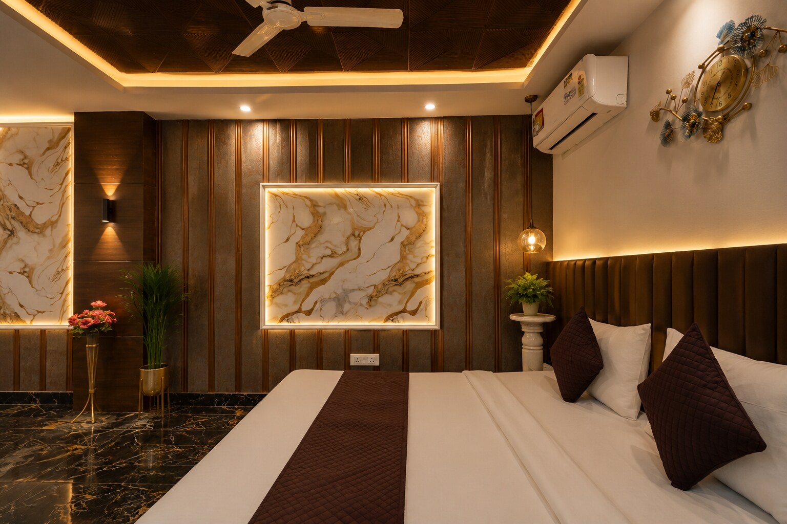Hotel Twamev Near Nizamuddin Railway Station - Tap to explore photos