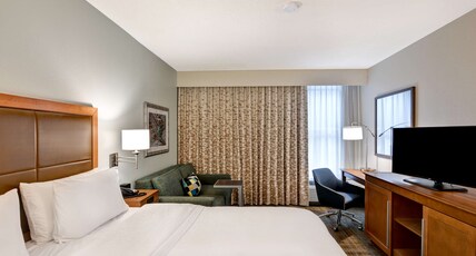 Hampton Inn by Hilton State College Room Type - 1KING W SOFABED-MINIFRIDGE