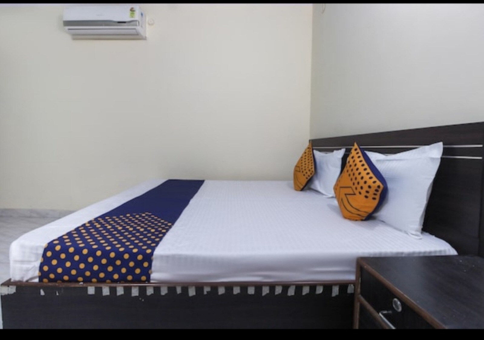 City Star Guest House - Tap to explore photos