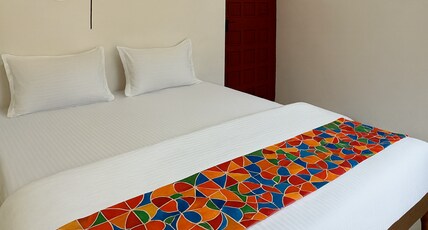 DockSide Dorms & Rooms Room Type - Heritage Non-Ac Lakeview room