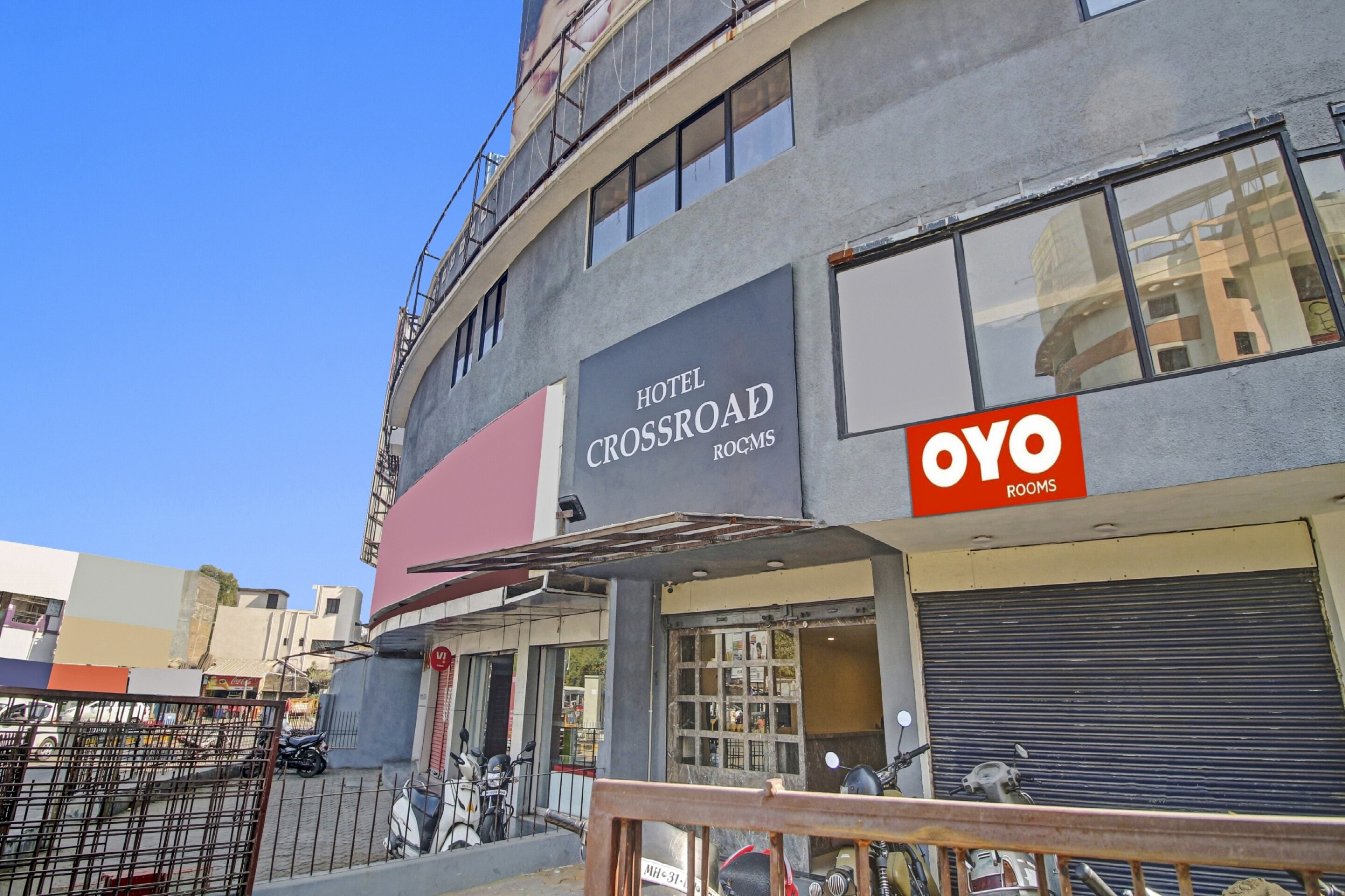 Hotel O Crossroad Rooms - Tap to explore photos
