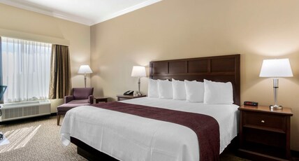 Best Western Plus Grapevine Inn Room Type - 1 King Bed, Non-Smoking, High Speed Internet Access, Microwave And Refrigerator, Coffee Maker, Full Best Western Plus Grapevine Inn Room Type - 1 King Bed, Non-Smoking, High Speed Internet Access, Microwave And Refrigerator, Coffee Maker, Full