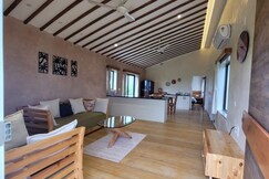 WARLI WATER RETREAT FARMHOUSE 201 LOWENNA