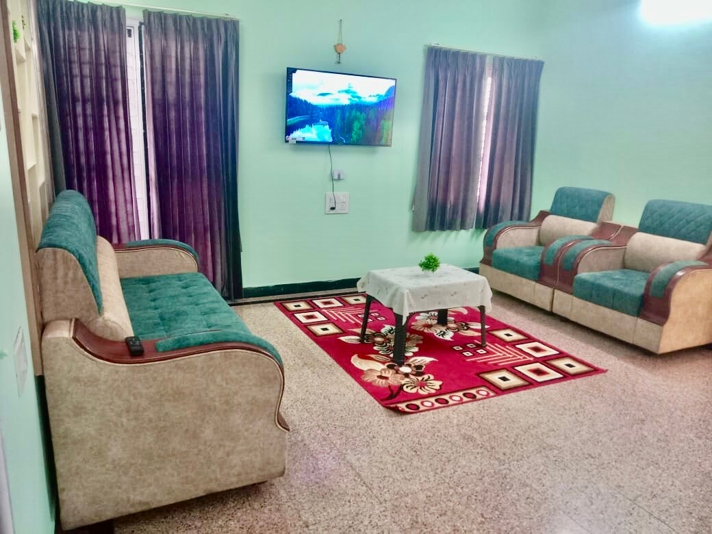 Formula 1 home stay - Tap to explore photos