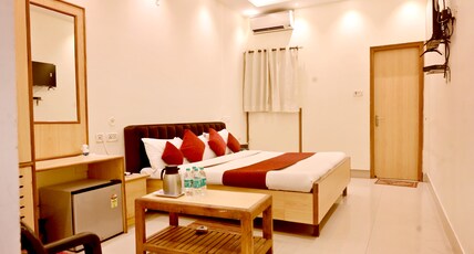 Hotel Kashi (Pure Veg) Room Type - AC Super Deluxe