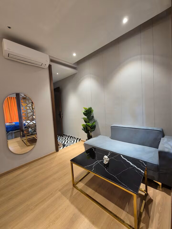 The Opulent By Aura Studios 12th Floor City View - Tap to explore photos