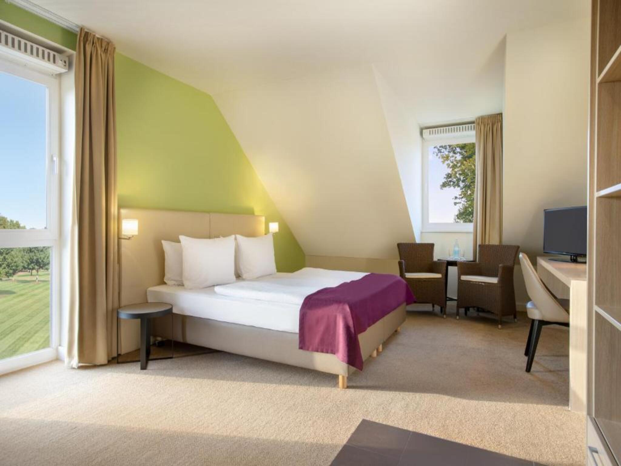 Sunday Hotel Munchen Airport - Tap to explore photos