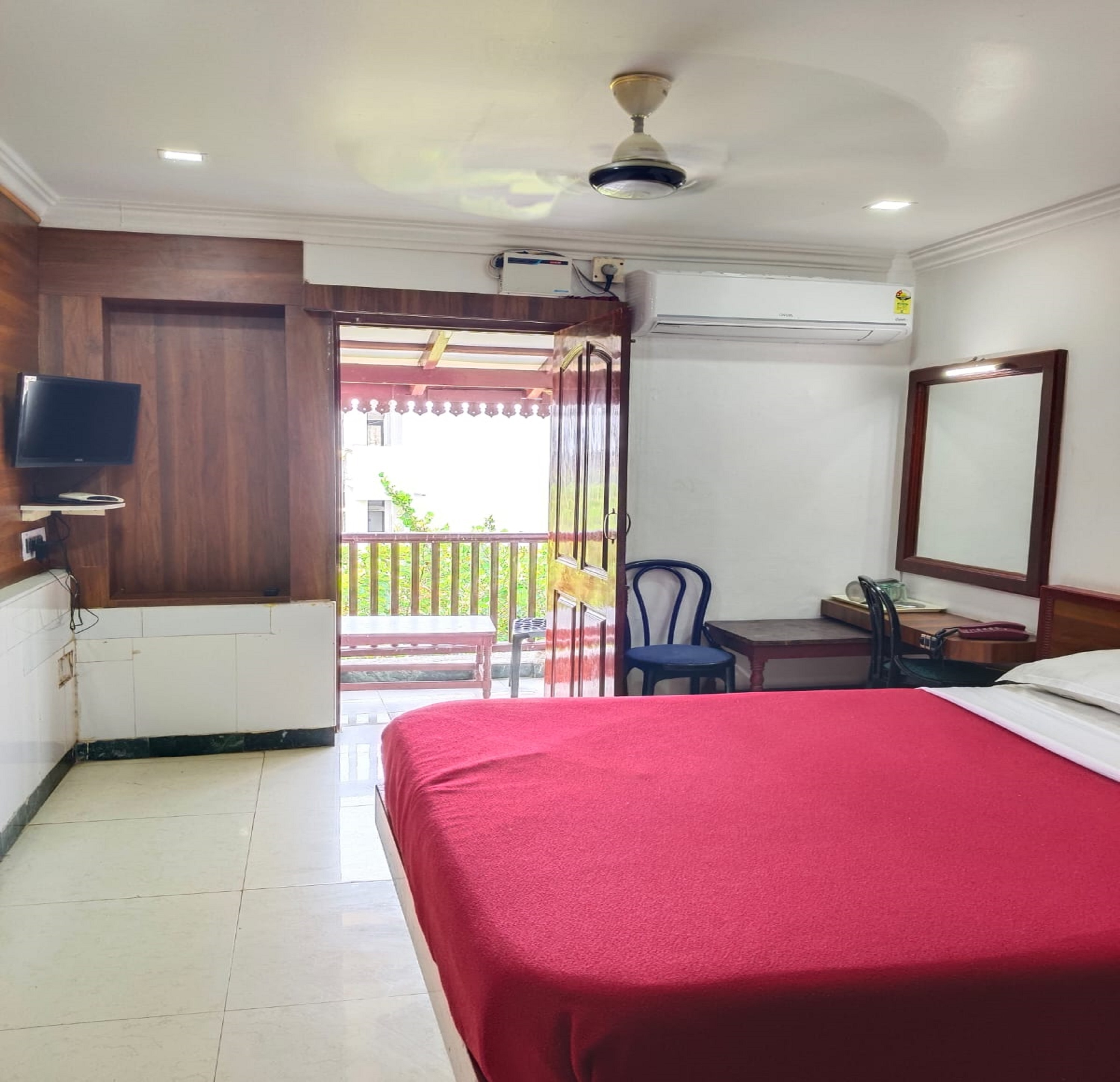 Ajantha Beach Guest House - Tap to explore photos