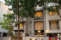HOTEL LOTUS GUEST HOUSEE