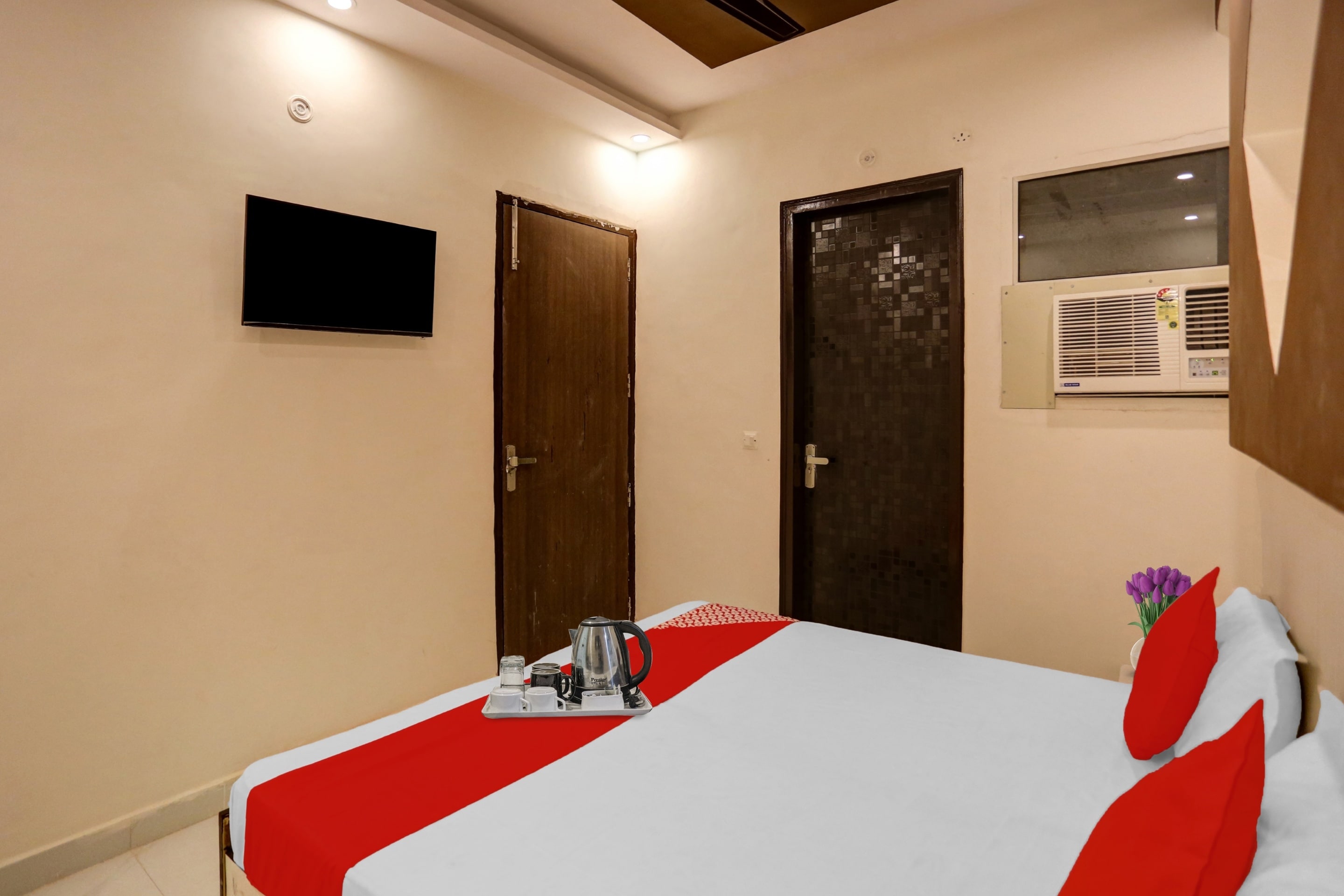 Hotel O Luxury Inn - Tap to explore photos