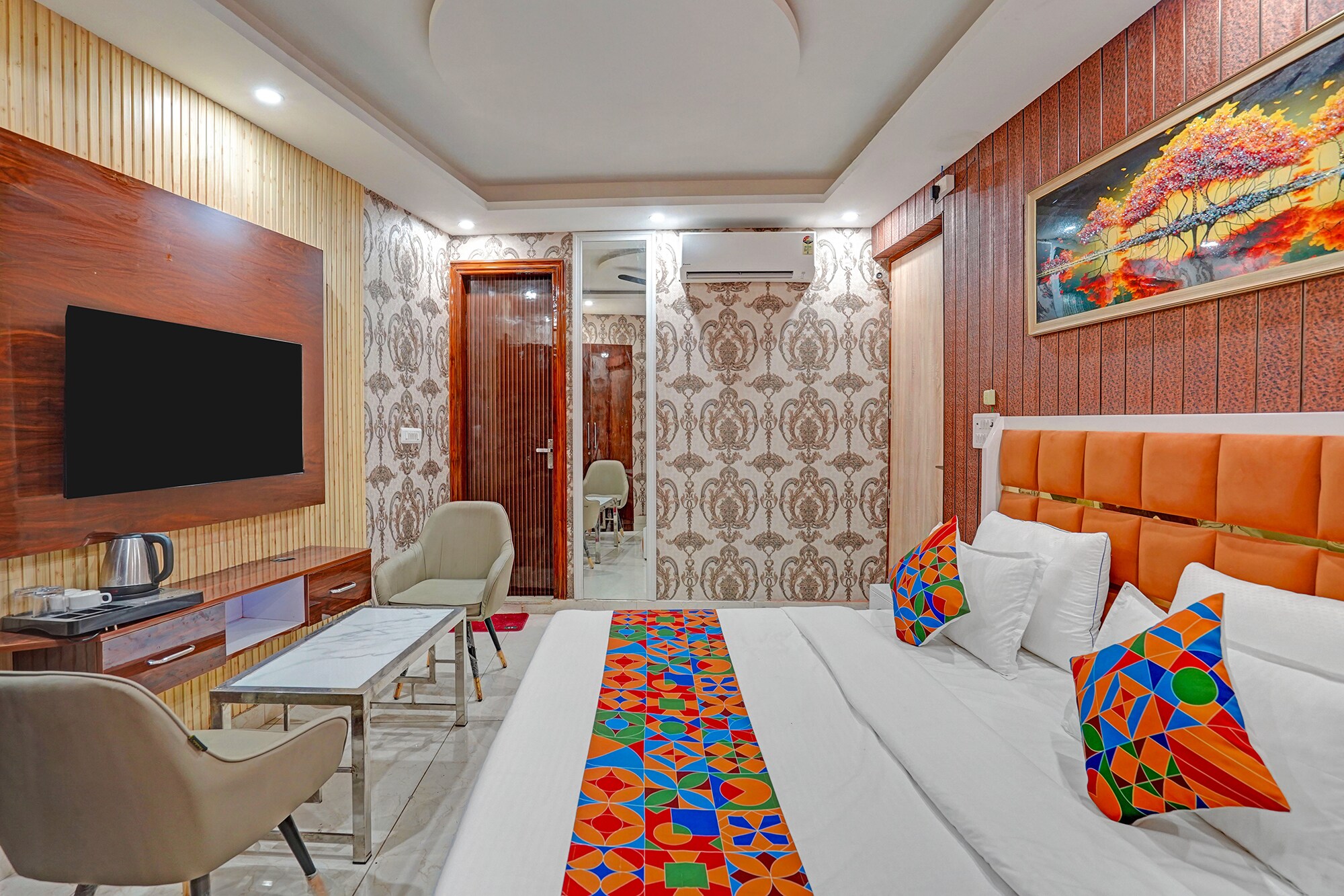 FabHotel The Red Carpet Rooms - Tap to explore photos