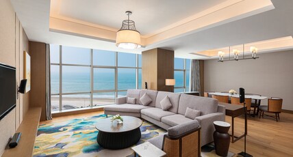 Crowne Plaza Beihai Silver Beach Room Type - 1 Bedroom Suite Ocean View Lounge Access Crowne Plaza Beihai Silver Beach Room Type - 1 Bedroom Suite Ocean View Lounge Access